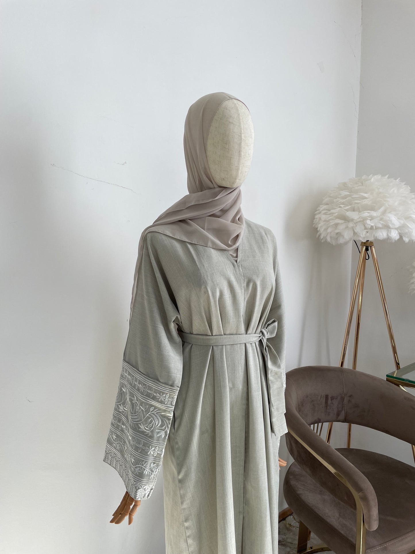 Abaya Bordado Gris