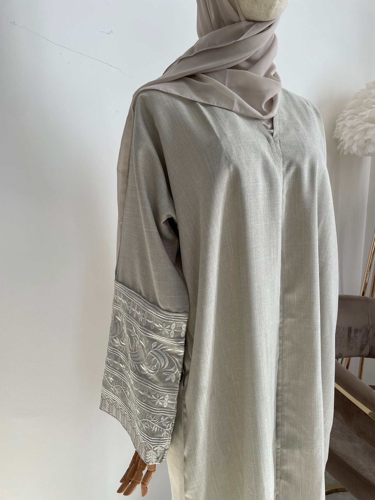 Abaya Bordado Gris