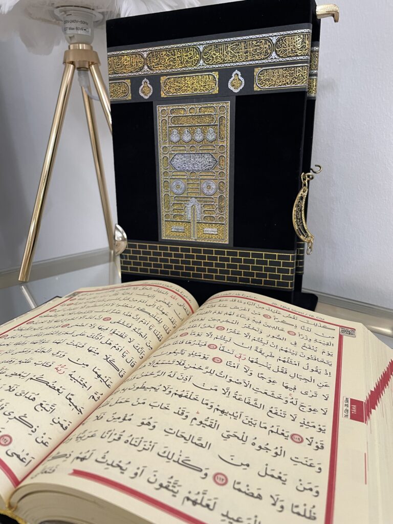 Quran Kabah Design